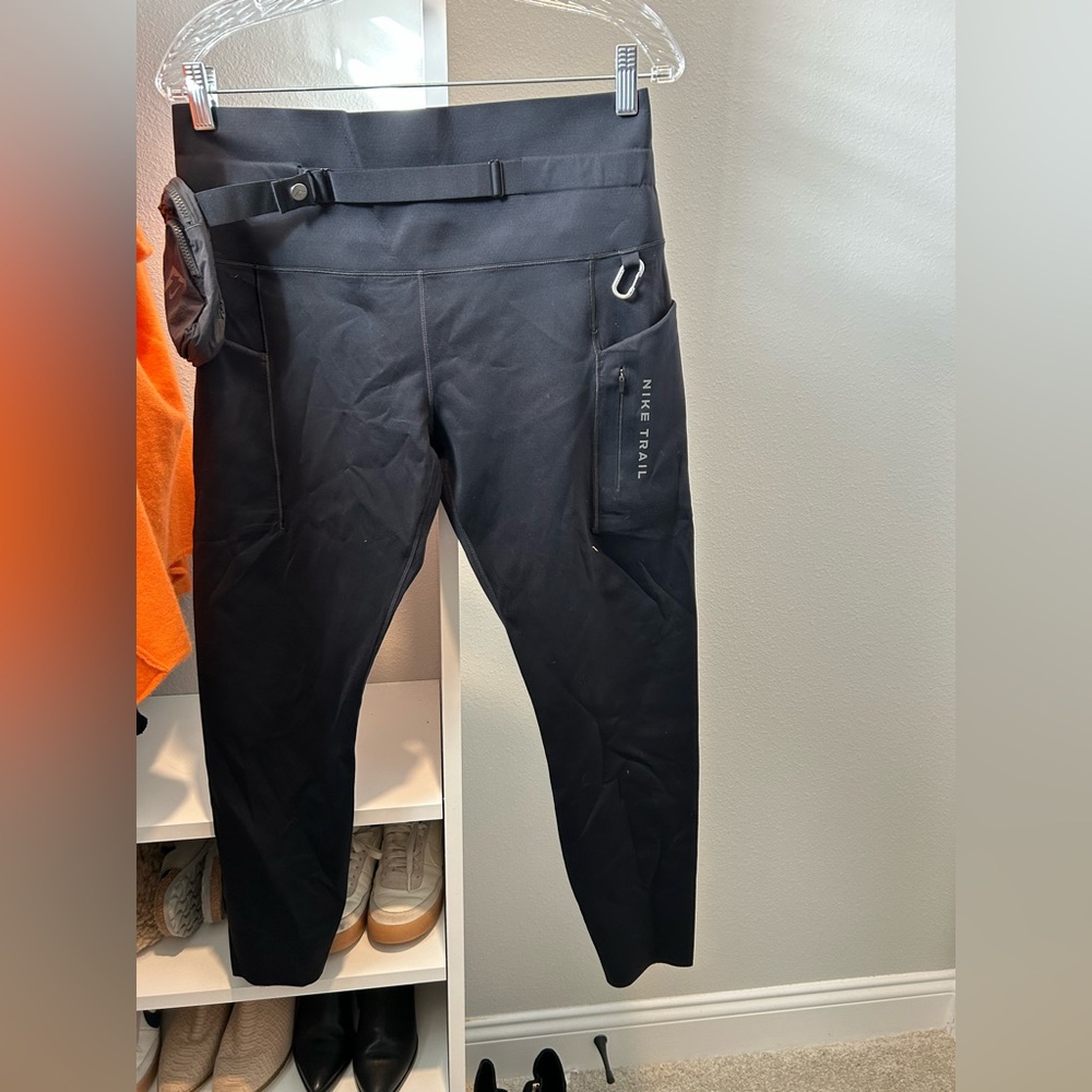 NIKE TRAIL LEGGINGS WITH ALL THE CUTE DETAILS